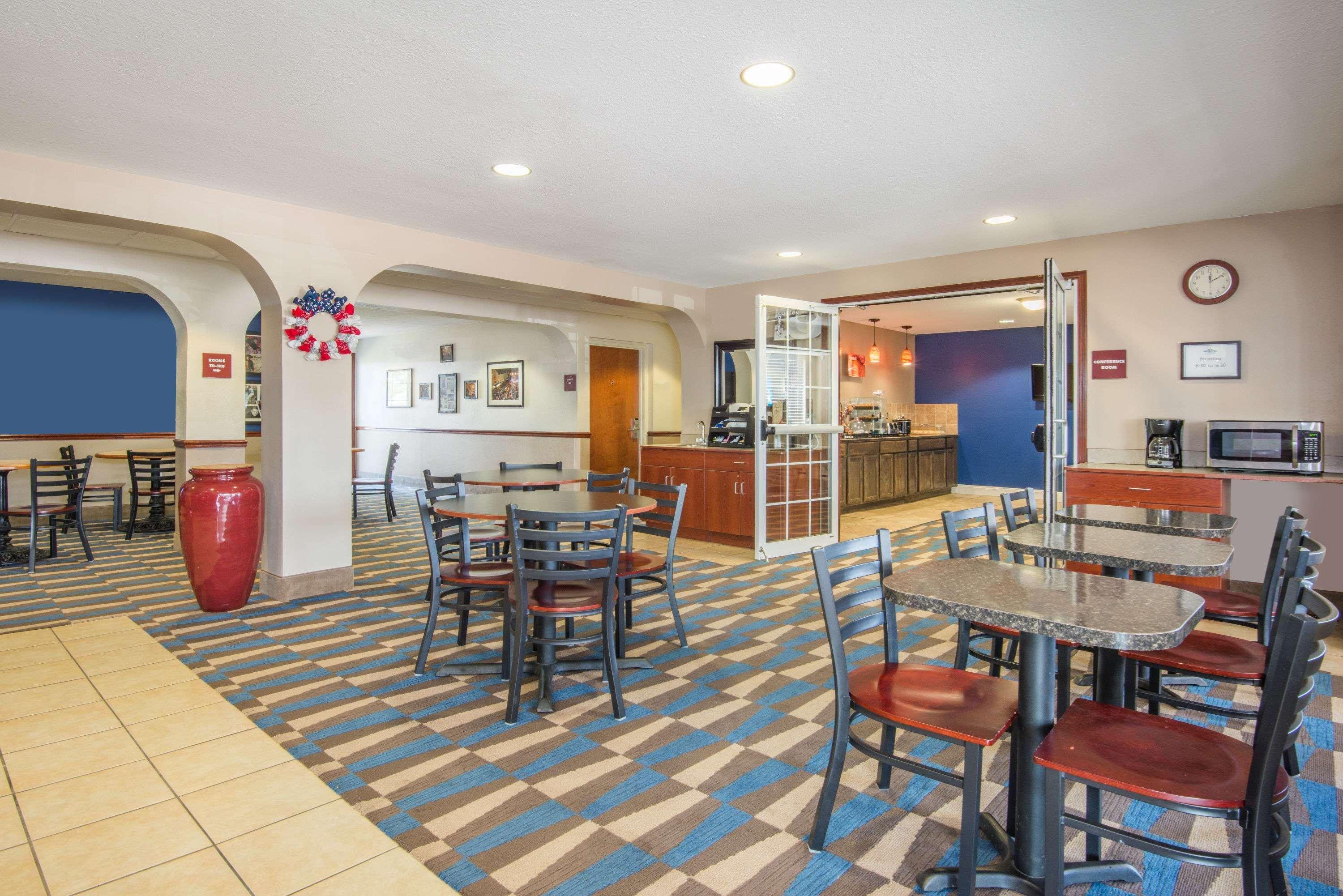 Microtel Inn And Suites By Wyndham Miami Ok Zewnętrze zdjęcie